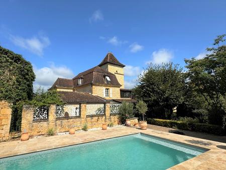 superbe maison de maître avec plusieurs granges  piscine et joli parc  aux abords d'un...