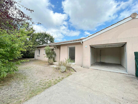 a louer maison de type 5 avec jardin et garage - secteur merignac