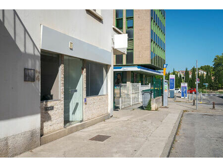 carcassonne - quartier du palais local commercial de 75 m2.