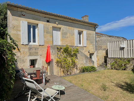 charmante maison avec jardin  terrasse et place de stationnement. toutes les commodités à 