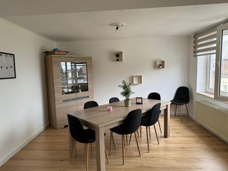 très bell appartement lumineux de 121 m2