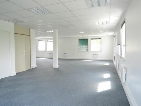 bureau 2 611 m²