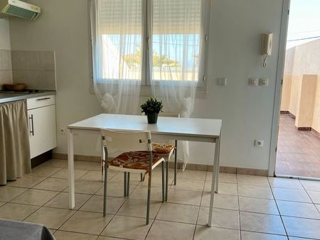 location t2 meuble de 27m2 avec grande terrasse à 50m de la mer - carry-le-rouet