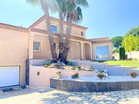 maison de 150m² avec piscine sans vis à vis et grand garage.