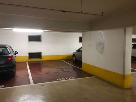 location place parking souterrain italie 2