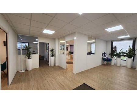 location locaux professionnels 124 m²