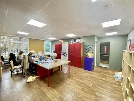 location locaux professionnels 100 m²