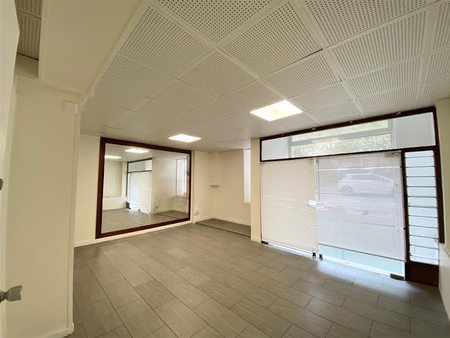 location locaux professionnels 88 m²