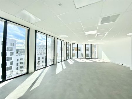 location locaux professionnels 166 m²