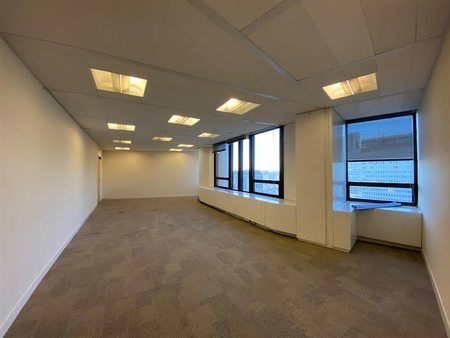 location locaux professionnels 49 m²