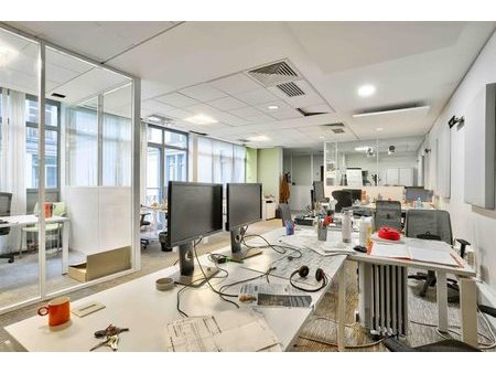 location locaux professionnels 712 m²