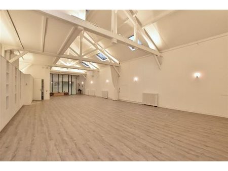 location locaux professionnels 321 m²