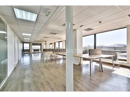 location locaux professionnels 447 m²