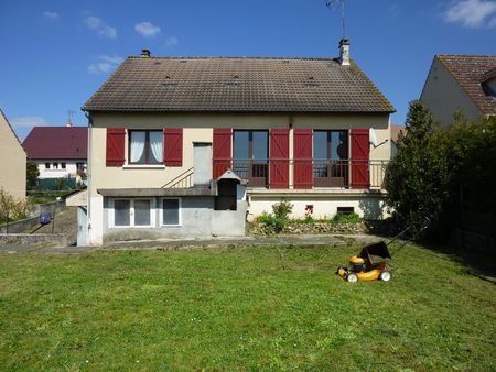 maison à très fort potentiel  avec de beaux volumes  dans un quartier calme  sur sous-sol 