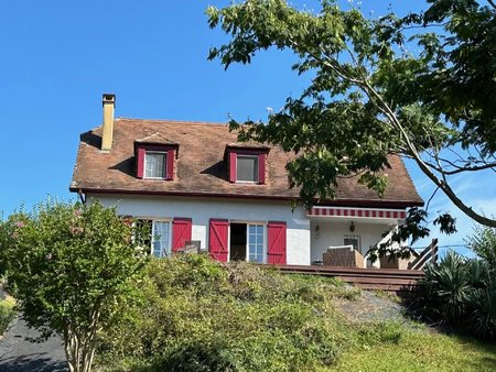 maison néo-béarnaise avec jardin et vue époustouflante sur les pyrénées