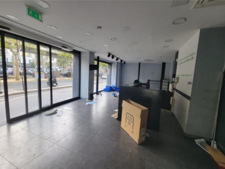 location de boutique de 170 m² à paris