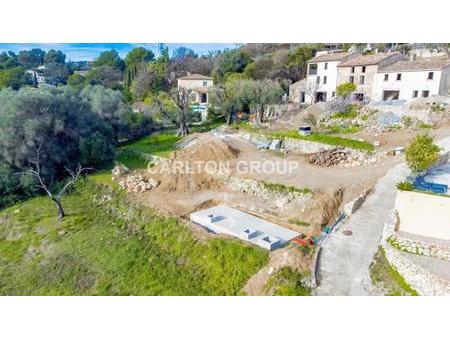 terrain plein sud de 1 398 m2 à mougins avec vue dégagée sur la campagne