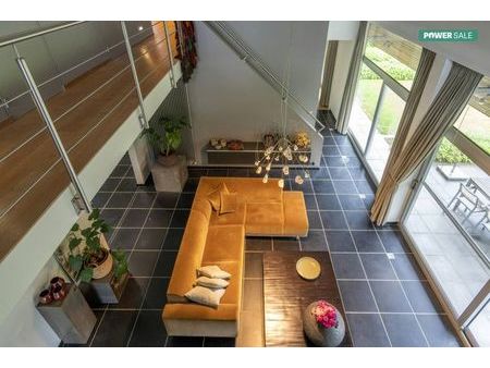 villa lumineuse (2003) avec annexe sur 3 734 m² à vendre