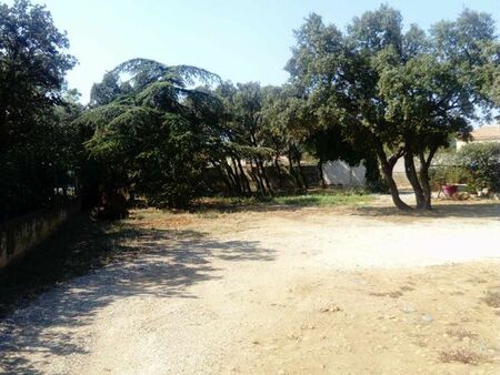 immobilier vend terrain constructible au pied des alpilles viabilise en bordure 455 m2