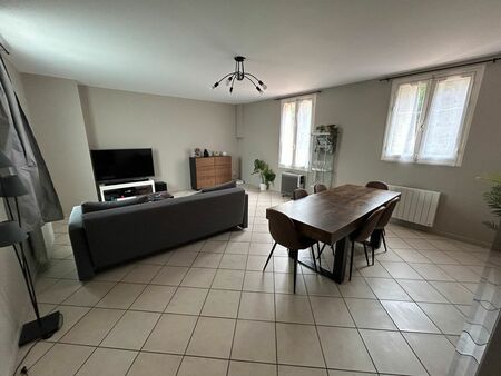 location appartement 90m2 cour et terrasse privative