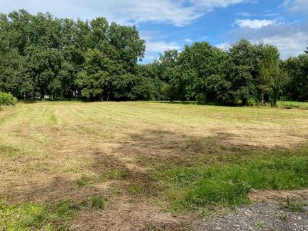 terrain plat de 1050 m² constructible