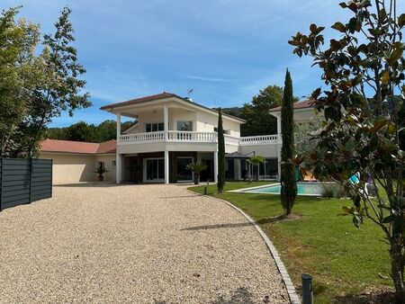 maison d'architecte de 300 m2 au coeur de ceyzériat