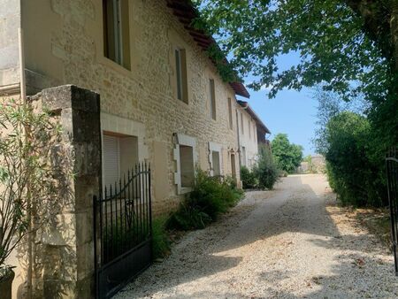 propriété de 1200m2 sur plus de 5000m2 de terrain