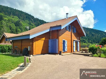 en exclusivite  très beau chalet soigné  vendu meublé équipé avec jacuzzi  capacité 6 pers