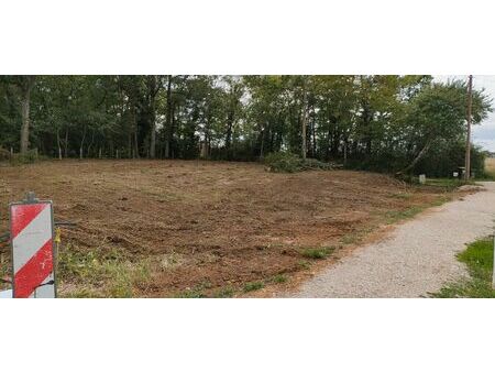 terrain constructible 854m²