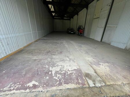 glos local stockage artisanat 120 m2