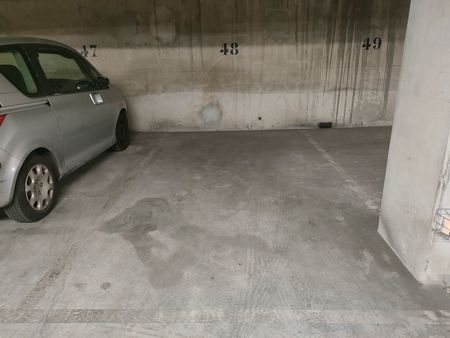 place de parking 14 m²