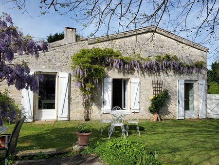 a vendre maison sur la commune de port d'envaux