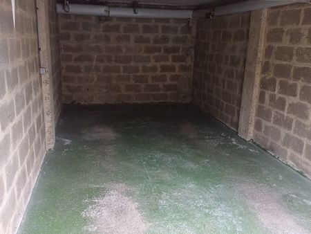 garage/box 18m² sanvic