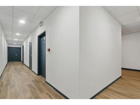 bureau 142 m²