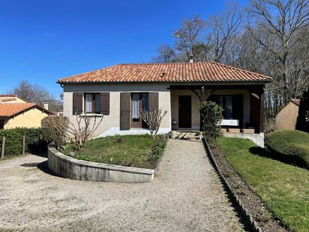 maison sur sous-sol avec beau terrain dans un secteur prisé