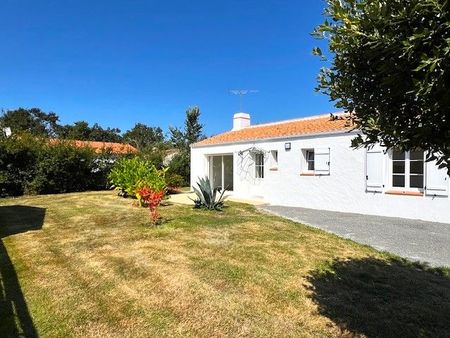 saint-urbain  maison type 3 avec jardin parfait état