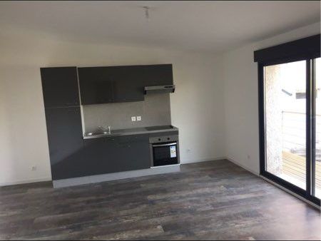 appartement 28m2 avec balcon  en second corps de bâtiment