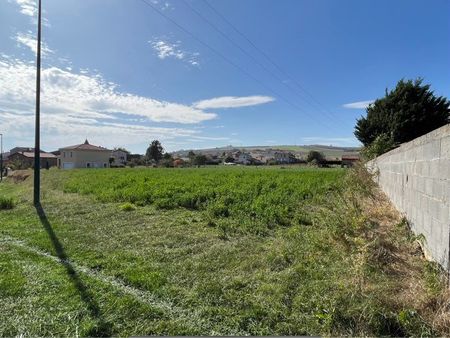 terrain constructible viabilisé : 898m2