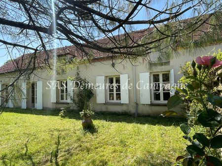 au fond d'un chemin  propriété 1900 avec beau terrain de 4035m2