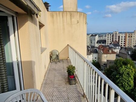 appartement lumineux au dernier étage avec garage et cave proche de la gare et du champ de