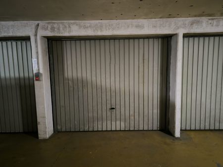 garage fermé sécurisé 12m2