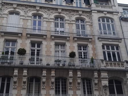 vends grand appartement lumineux de 130 m²