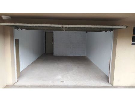 loue garage fermé - 20 m2 neudorf