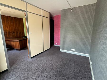 local commercial bureau 28 m2