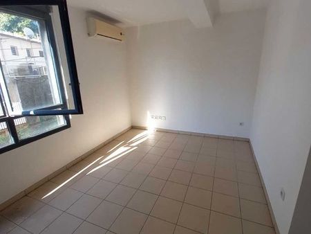 appartement de type t1 dans résidence à st denis ( st françois)