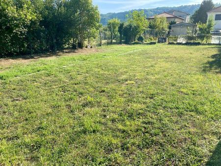 terrain constructible et viabilisé st vallier sud 590 m2