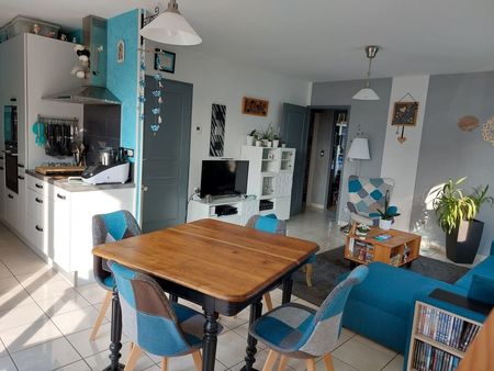 appartement t3 traversant 67m² avec balcon  cave  place de parking et garage