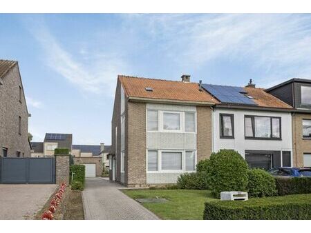 maison mitoyenne avec trois chambres à coucher à bâle