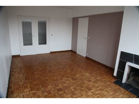 bel appartement de 60 m2 très lumineux .