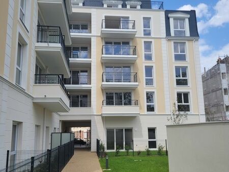 f2 meublé 40m² balcon & parking